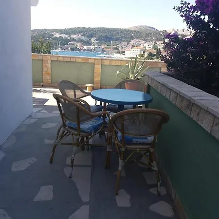 Sunset House With Seaview Apartmán *